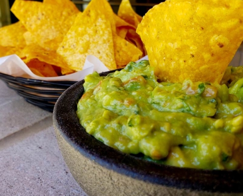 chips and guacamole at chicago mexican restaurant la cantina grill in south loop